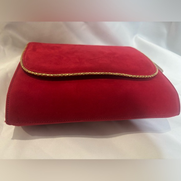 Vintage Stuart Weitzman “Chain Swirl” Red Suede Clutch - Picture 4 of 10